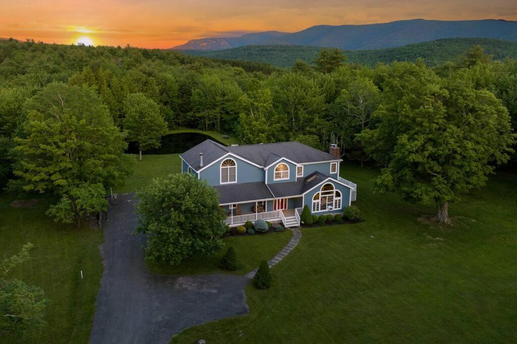Mountain Blue Vista - Luxury Retreat Near Ski Resorts With Pond, Firepit And Hot Tub Windham Extérieur photo